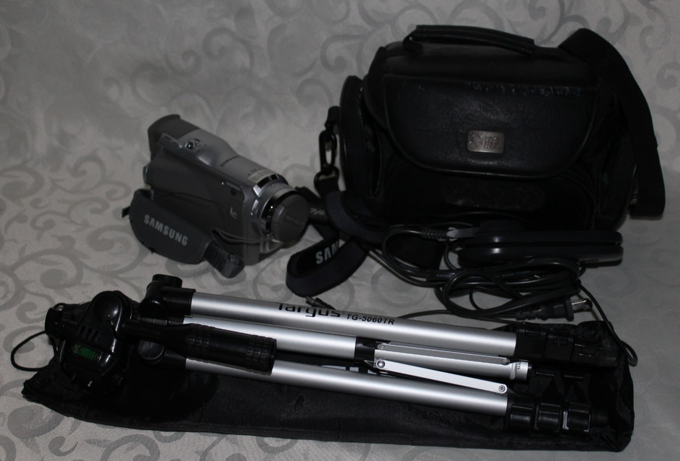 Samsung Model SCD23 Digital Mini DV Tape Camcorder Battery Tripod Tested Camera