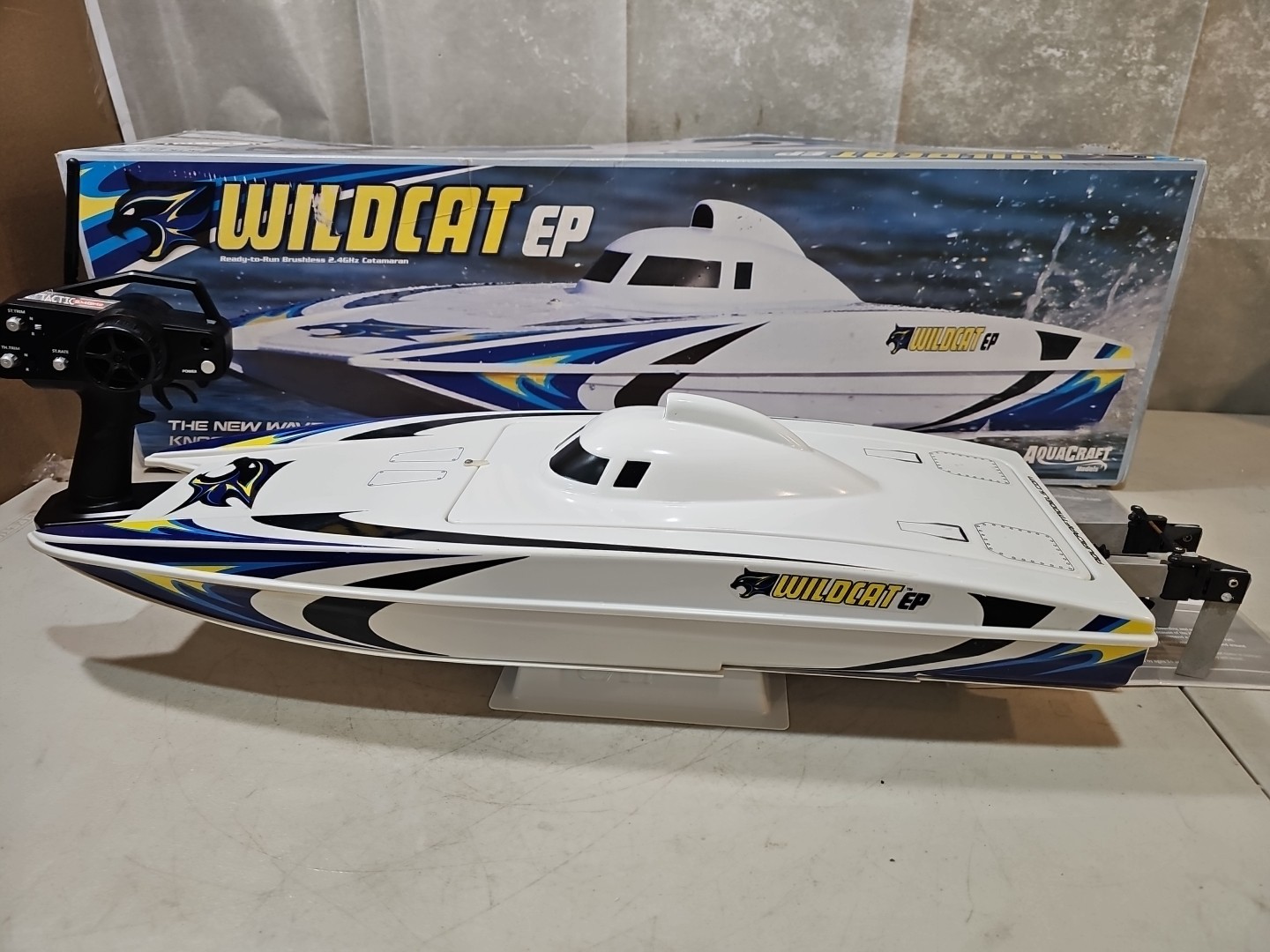Aquacraft Models Wildcat EP Radio Control RC Boat W/Box & Remote TESTED MINT!