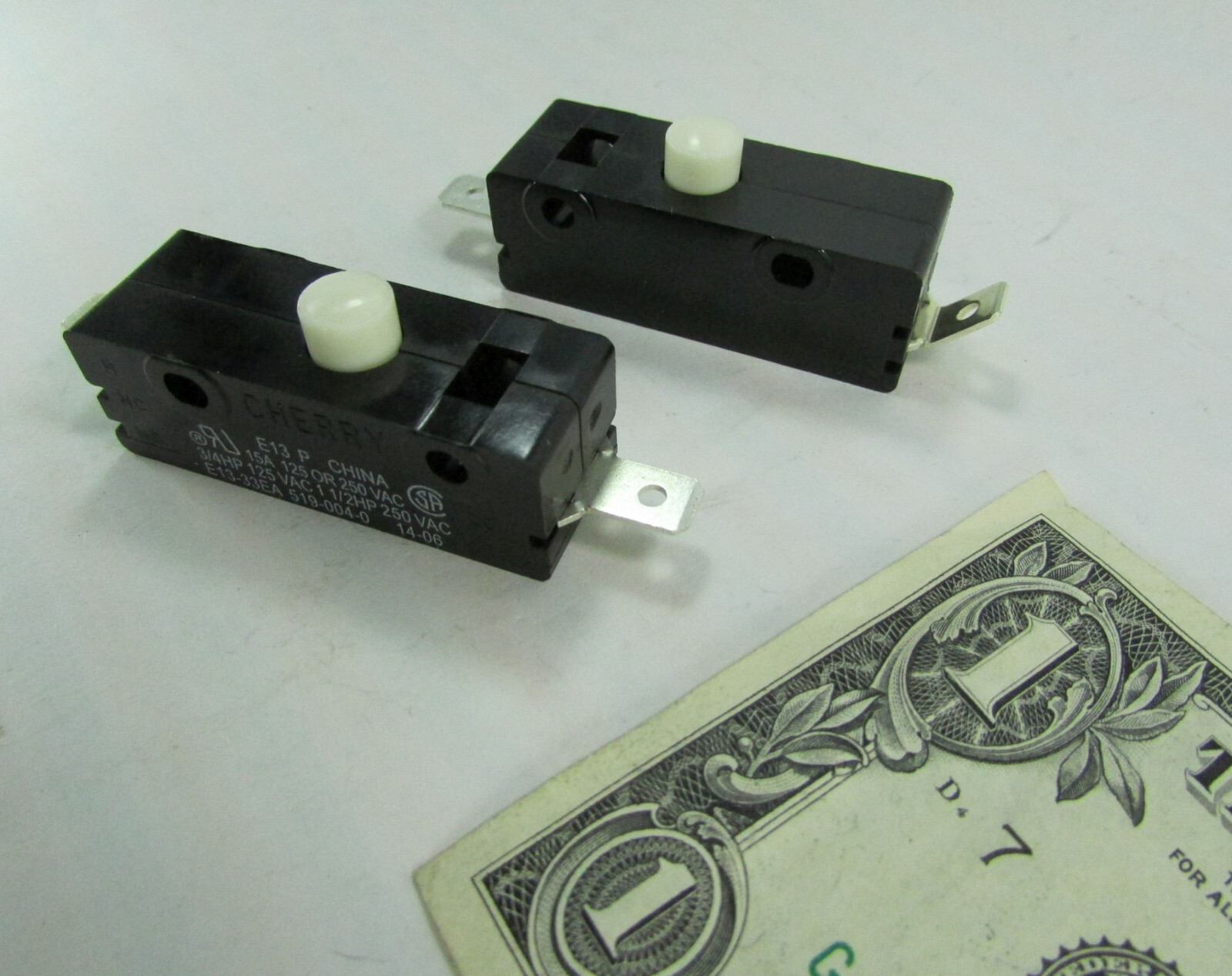 2 Cherry E13 15A Normally Open Snap Action Pushbutton Switch 125/250VAC E13-33EA