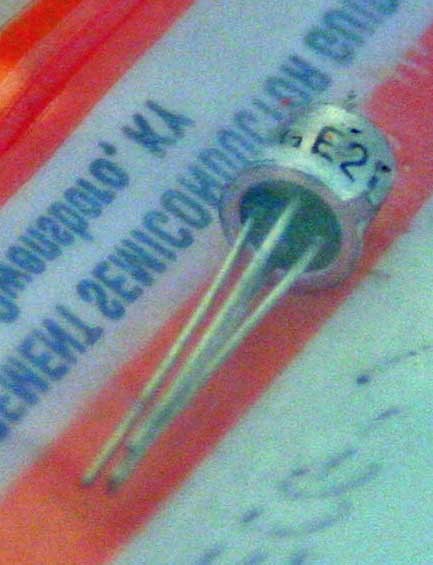 One (1) NOS GE-214 NPN Silicon Transistor