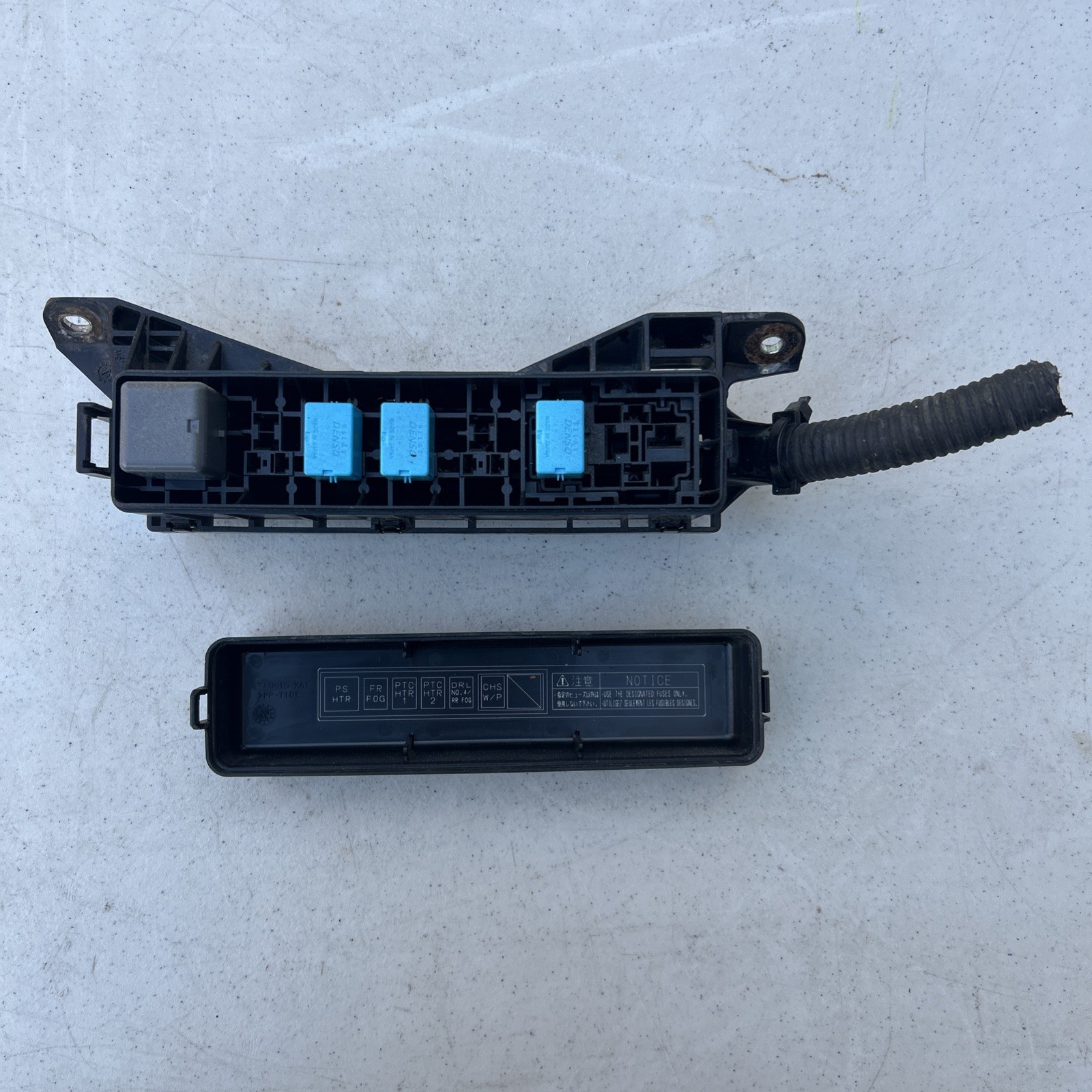 2004-2009 Fits Toyota Prius 1.5L Underhood Small Fuse Relay Box 7107-XA1 OEM