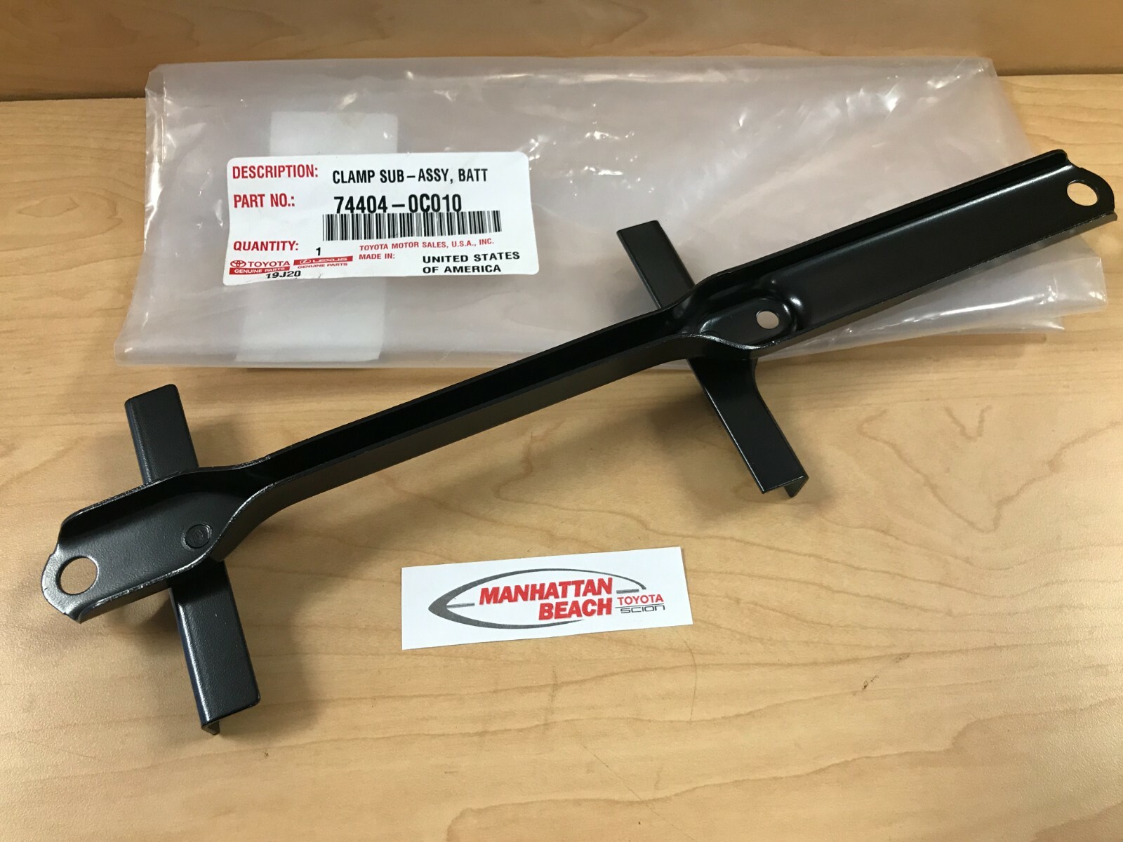 00-06 TOYOTA TUNDRA BATTERY HOLD DOWN CLAMP BRACKET OEM 74404-0C010