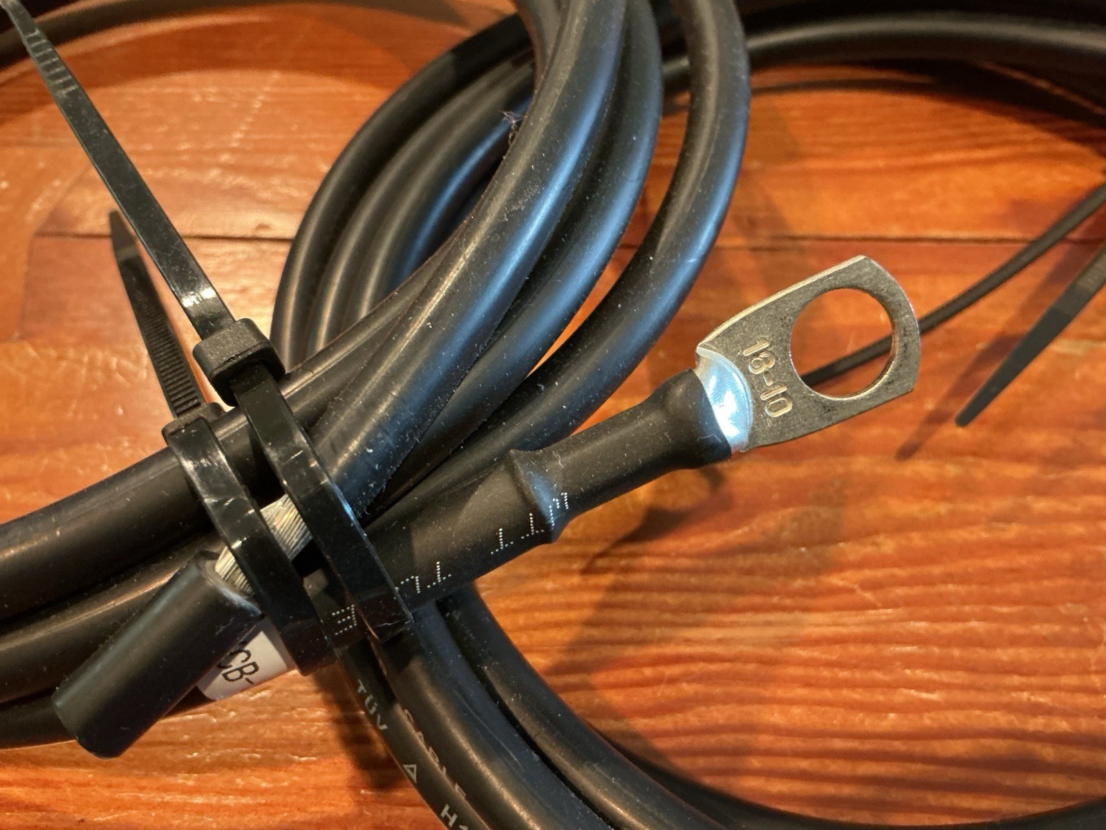 Renogy Battery to Charge Controller Tray Cables for 3/8 in Lugs 8 AWG 8”
