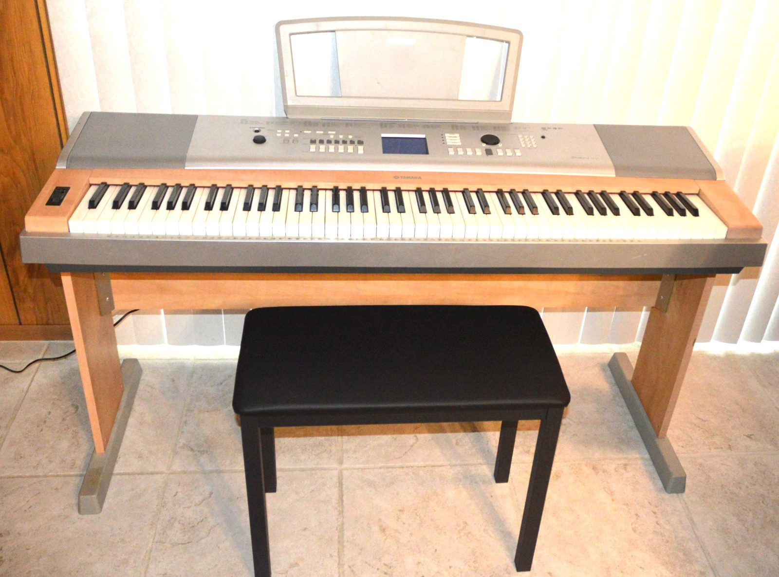 Yamaha DGX-620 Portable Grand Digital Piano & Stand with Bench