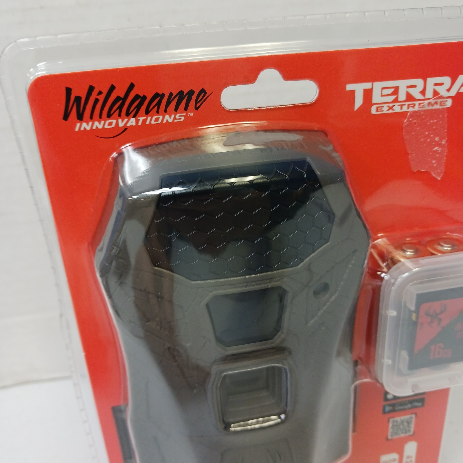 Wildgame Innovations TERRA Extreme Bundle Pack 26MP SD Card Batteries 80' Detect