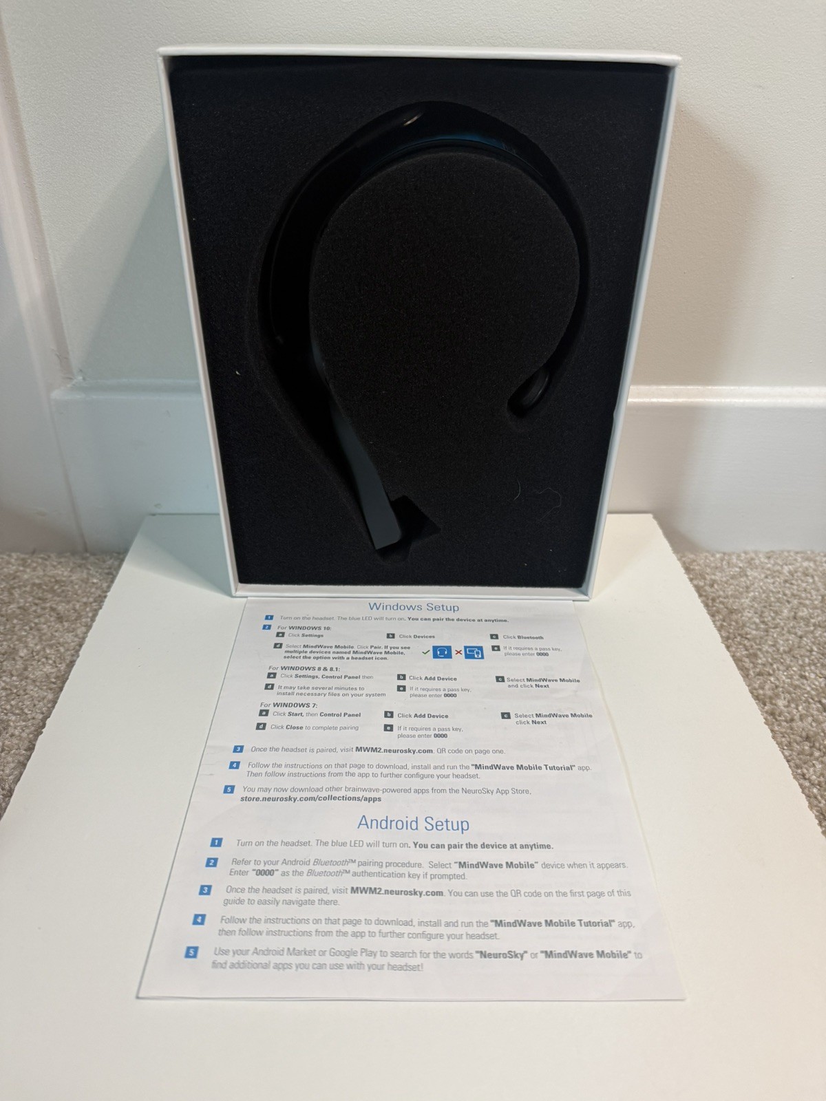 NEW!! NeuroSky MindWave Mobile 2 Sensing Headset Brainwave Starter Kit