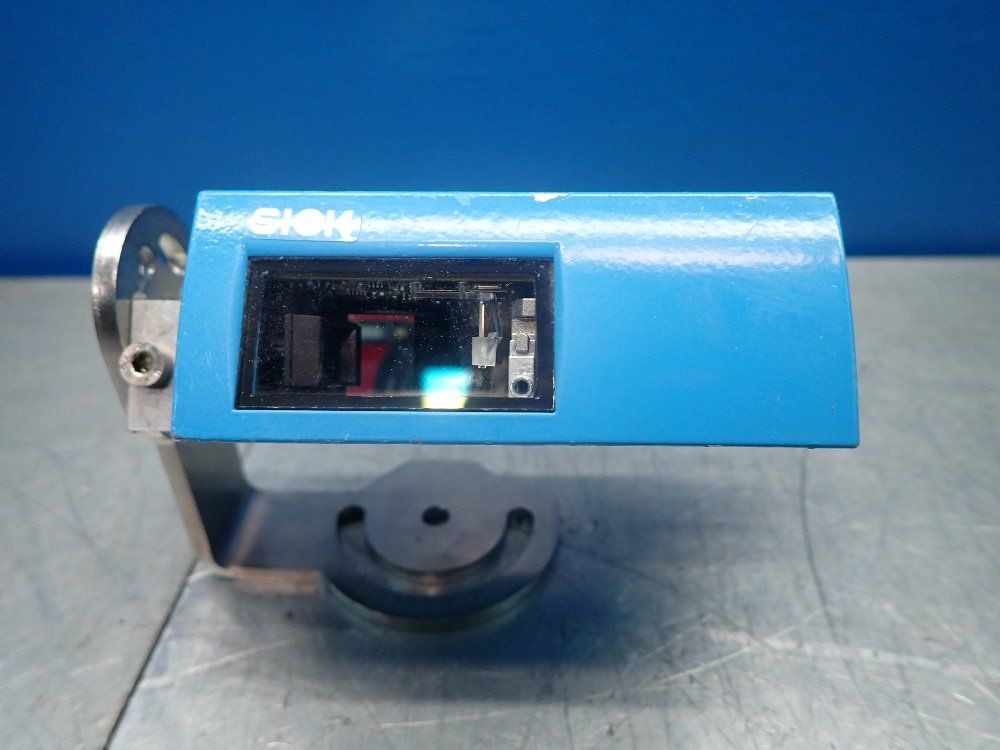 SICK CLV650-08300A FIXED MOUNT BARCODE SCANNER W/BRACKET...  06251240027