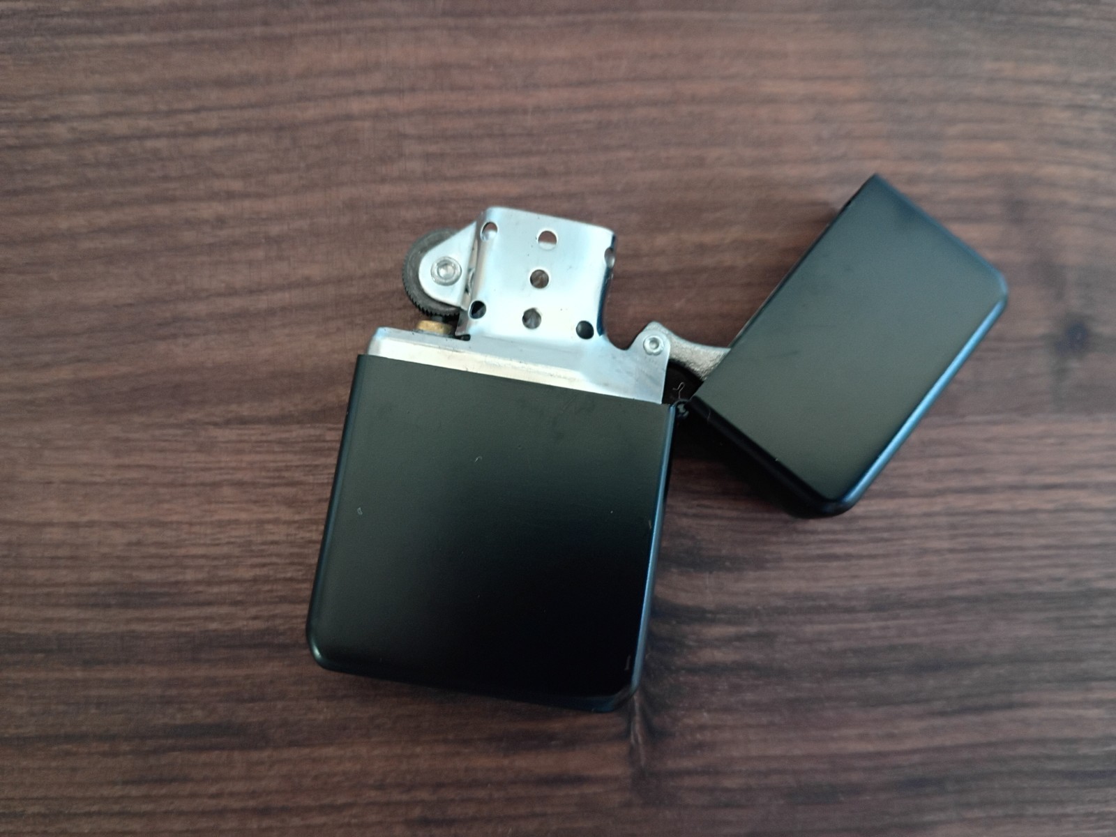 Windproof Refillable Oil Lighter Black Pot Leaf