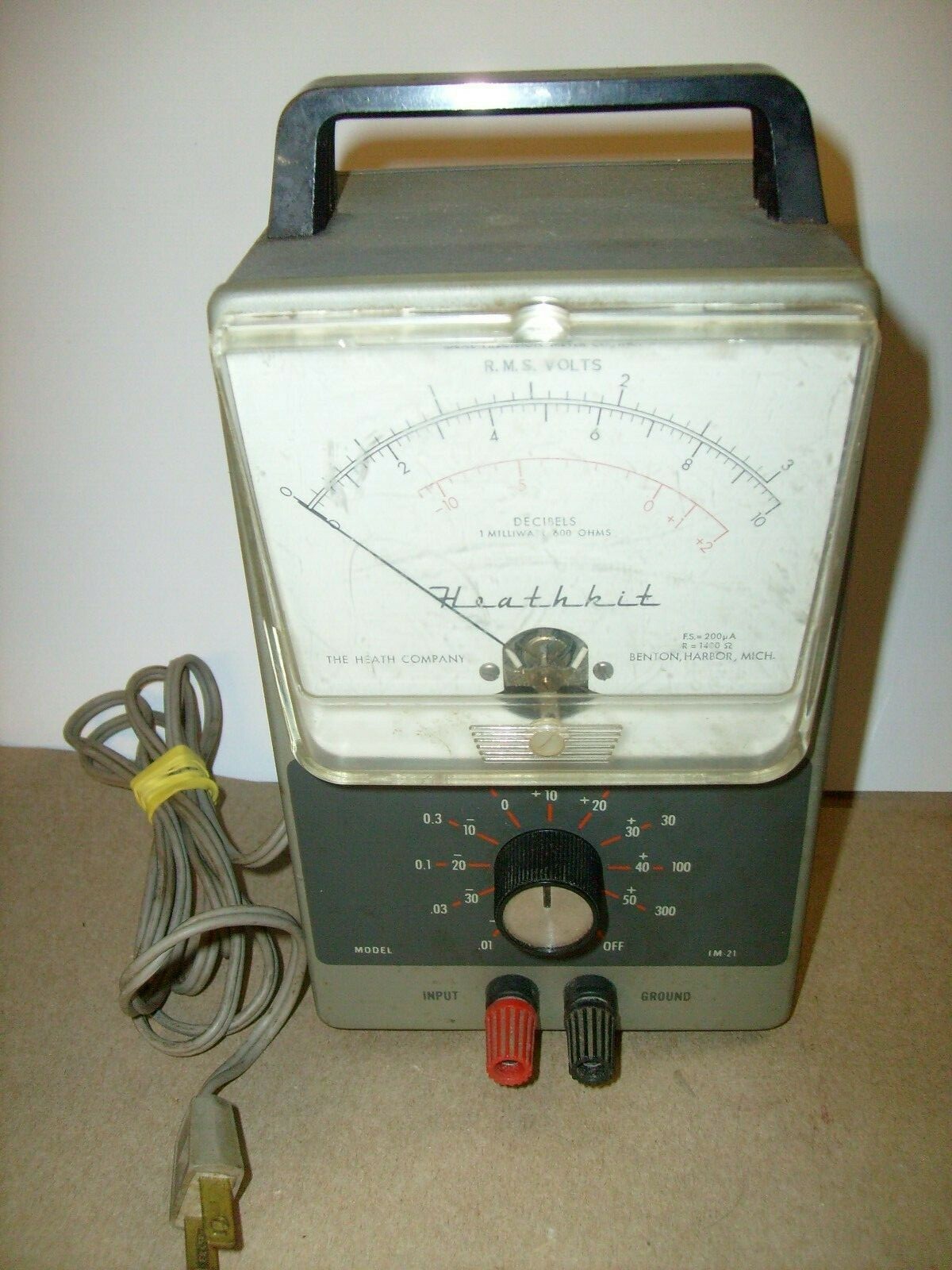 Vintage Heathkit Vacuum Tube Voltmeter (VTVM)  Model IM-21