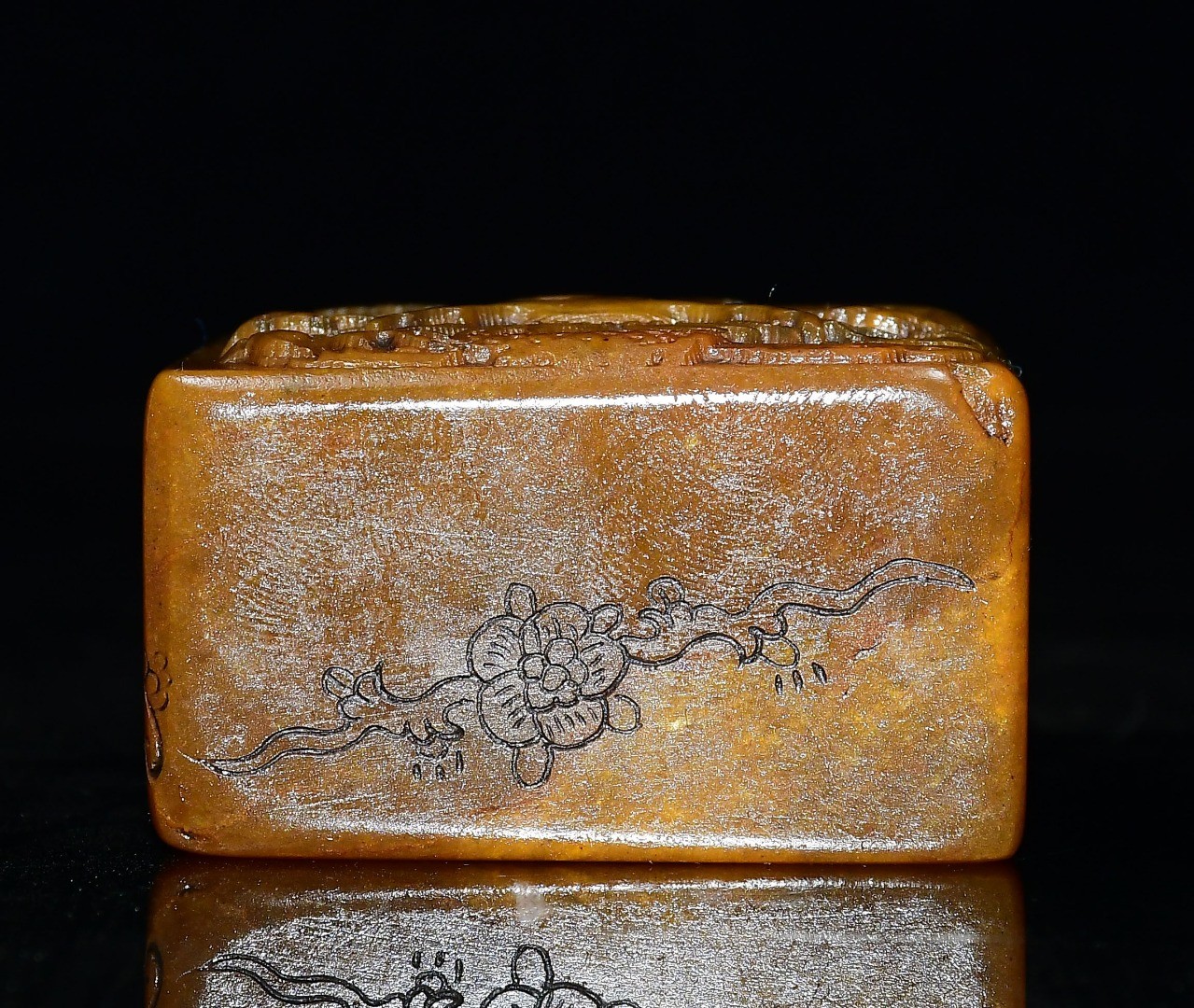 Exquisite Tianhuanglong Seal Ornament