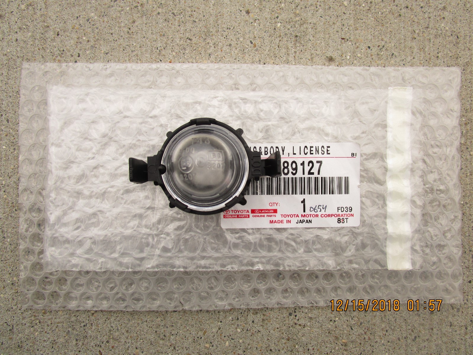 FITS: 90 - 95 TOYOTA PICKUP 2D CAB LICENSE PLATE LIGHT LENS BRAND NEW