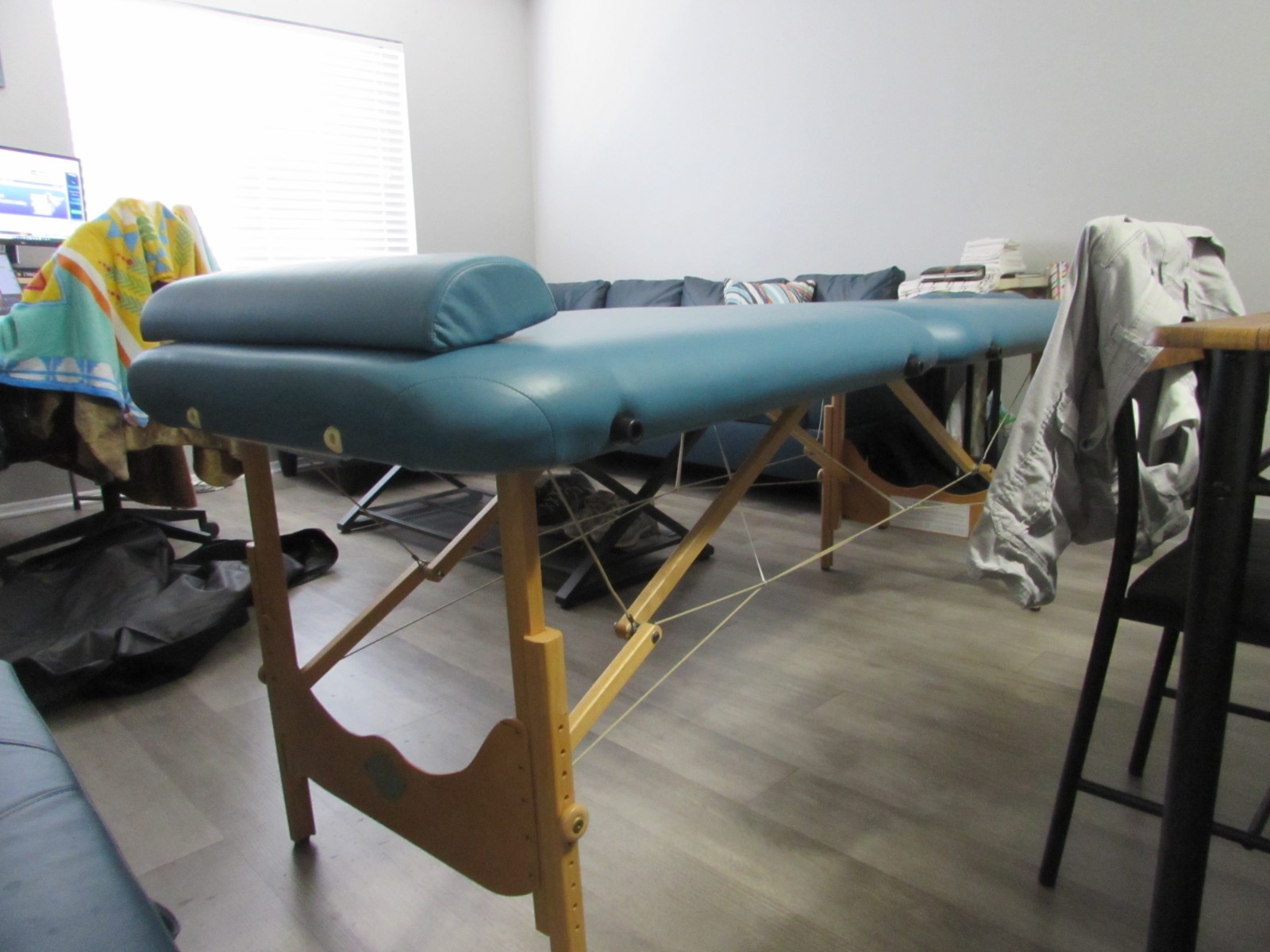32 in wide portable massage table