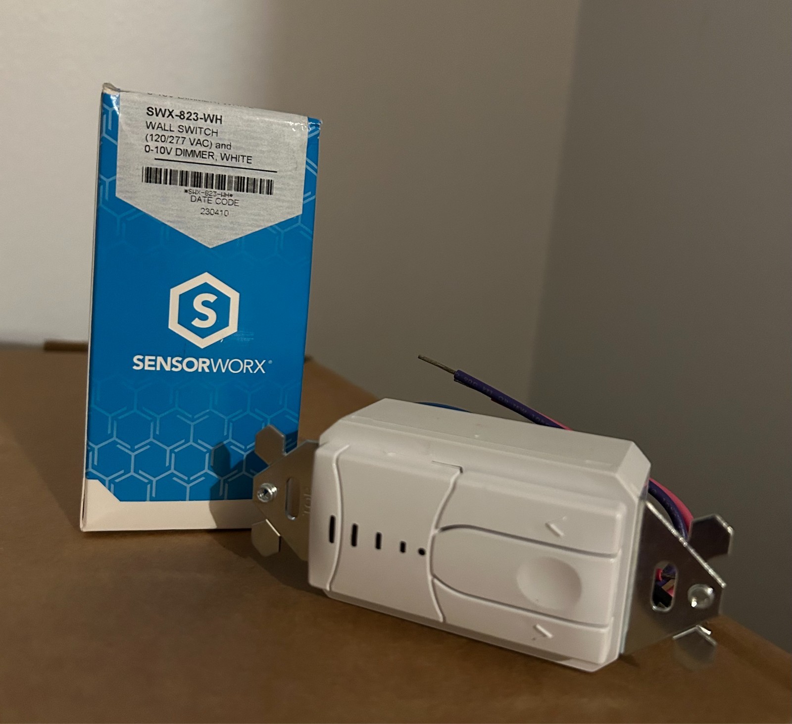 Sensorworx Wall Switch and 0-10 Dimmer White SWX-823-WH