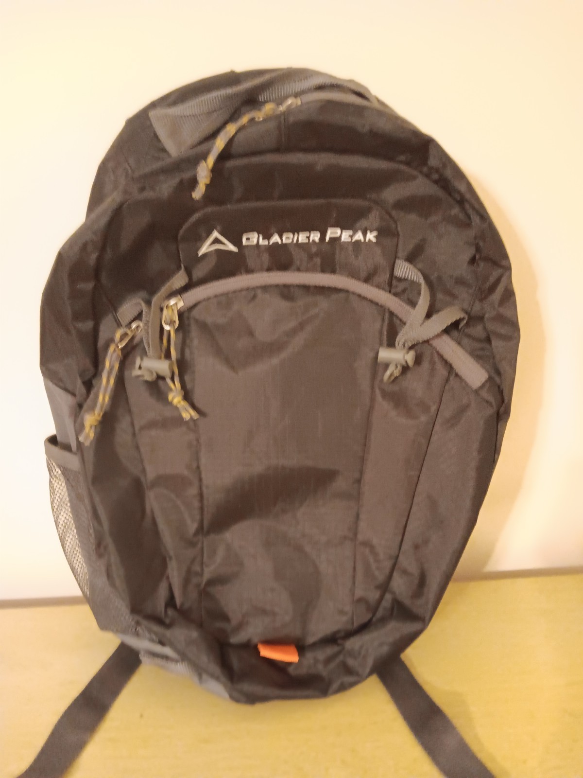 Glacier Peak Backpack New Lightweight Black  2 Zippered Compartments Padded Stra