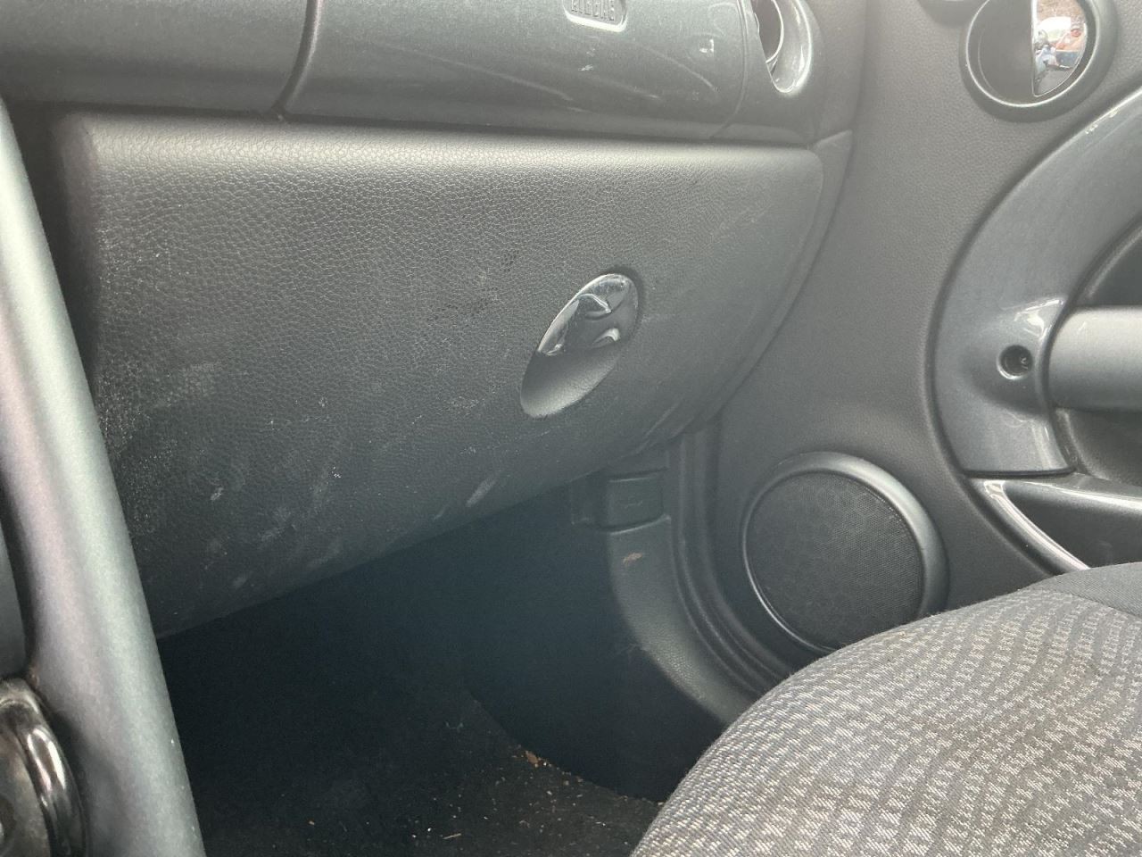 MINI 1    2004 Glove Box 4910093