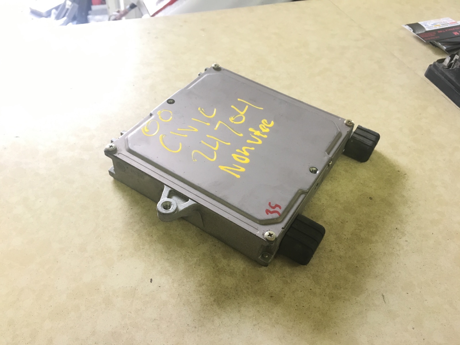 2000 HONDA CIVIC OEM ENGINE CONTROL MODULE 37820-P2E-A92