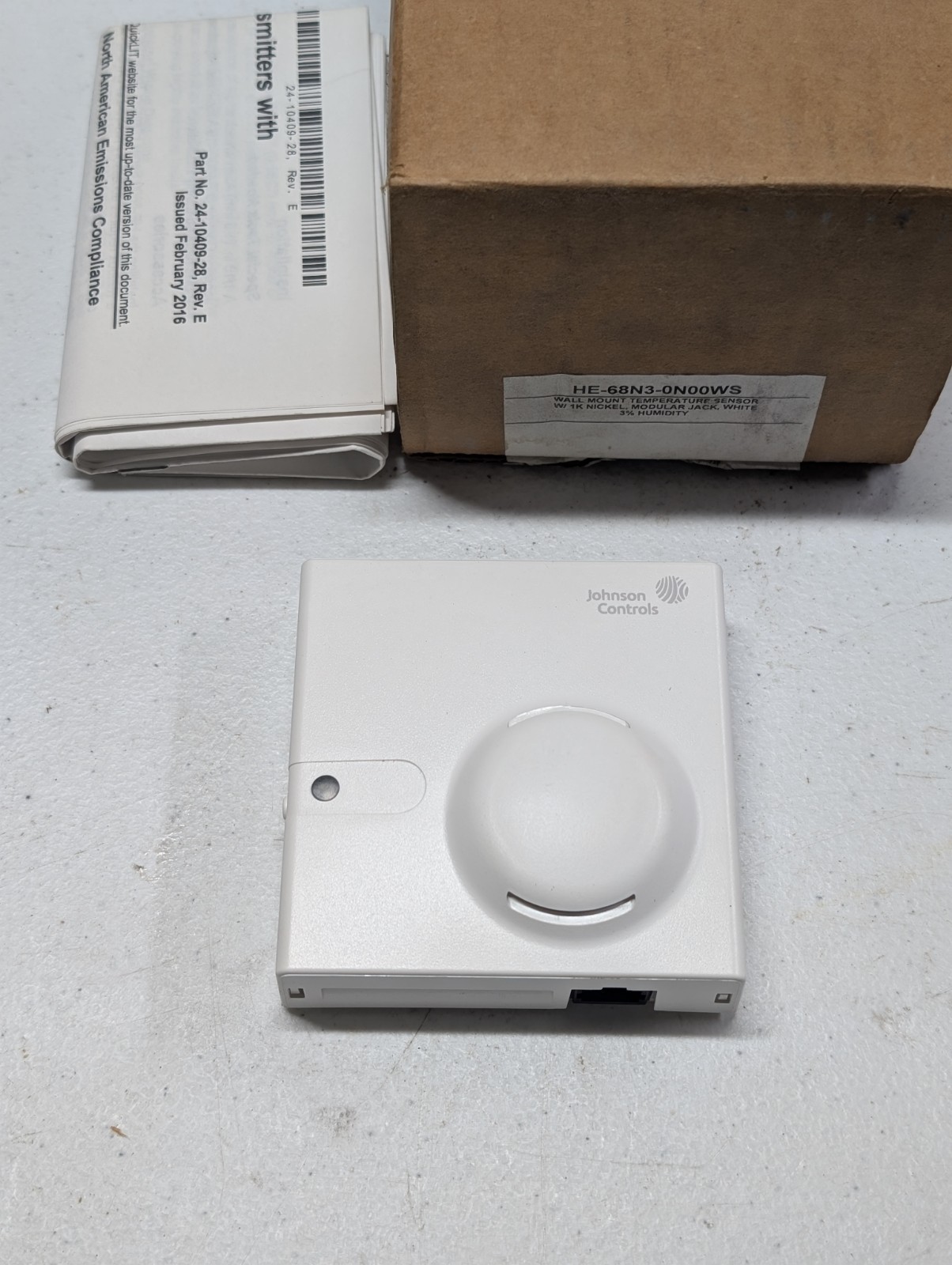 NEW Johnson Control HE-6800 Series Humidity Transmitter w Sensor, HE-68N3-0N00WS