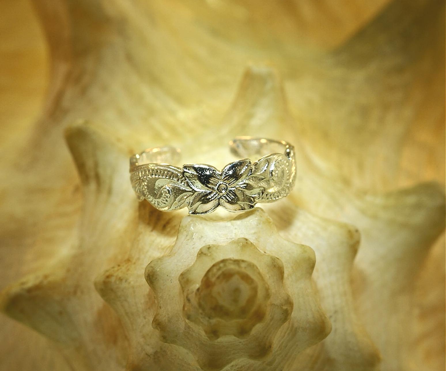 5.5mm Tapered 925 Silver Hand Engraved Hawaiian Heritage Long Scrolls Toe Ring