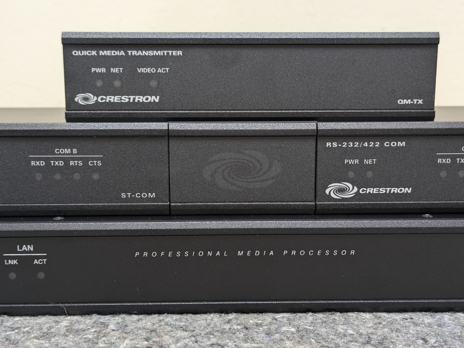 Crestron Lot: QM-TX, RS-232/422 ST-COM and MP2E w Cables EUC