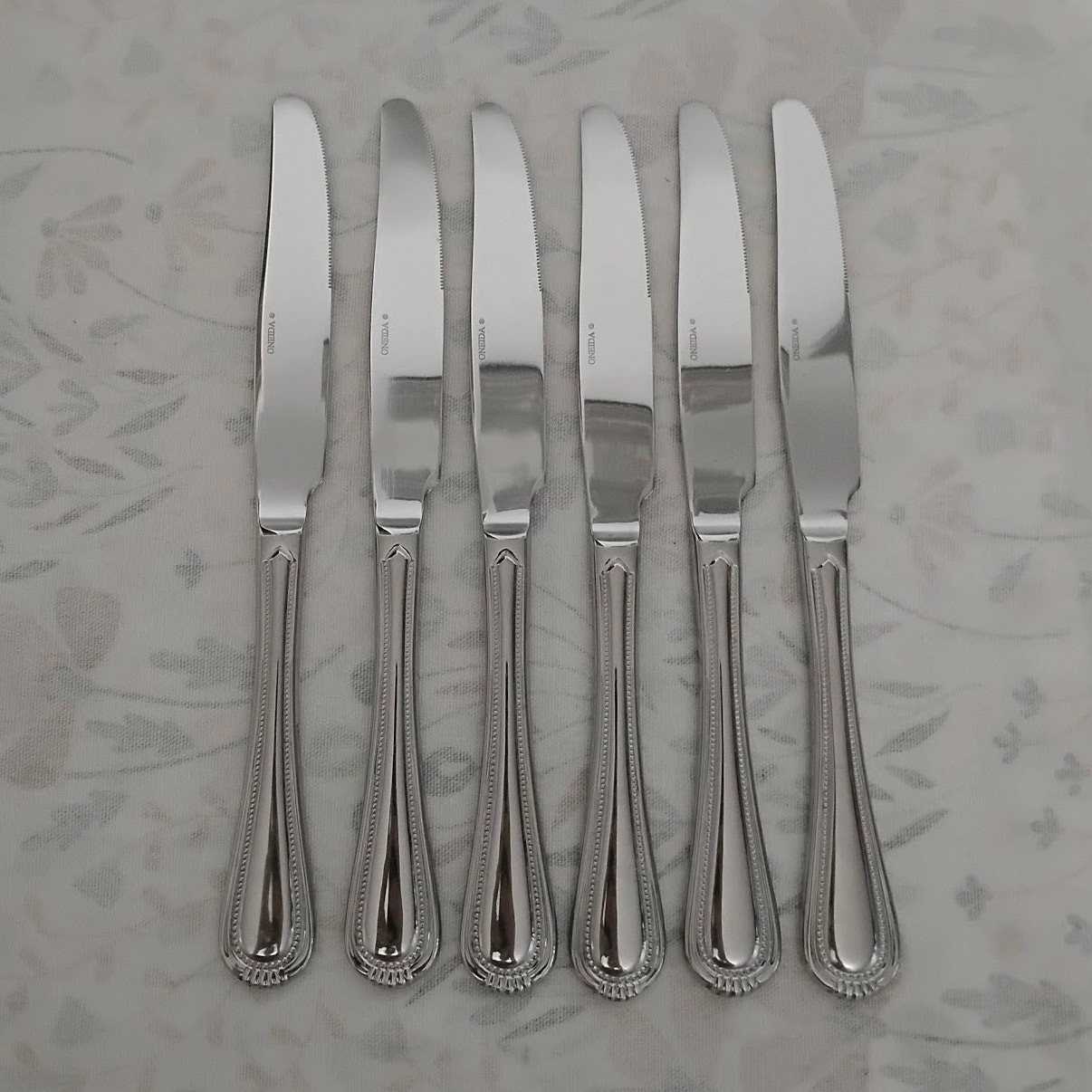 6 Oneida Countess Stainless Glossy Dinner Knives Beaded