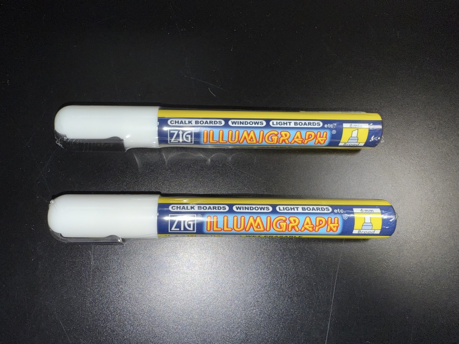 White Chalk Marker Pens Zig Illumigraph Broad Nib x2 - New