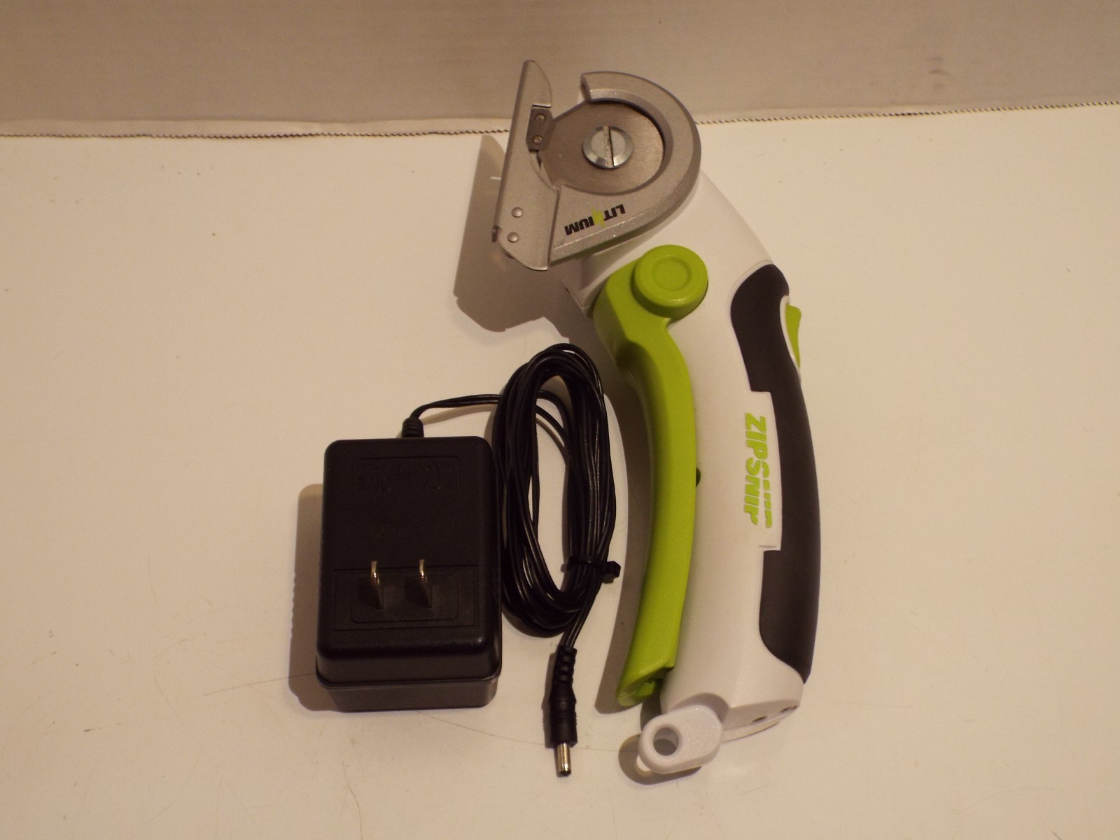 Zip Snip Cordless 3.6Volt Rotary Blade CutterRC2602 Tested and Working Condition