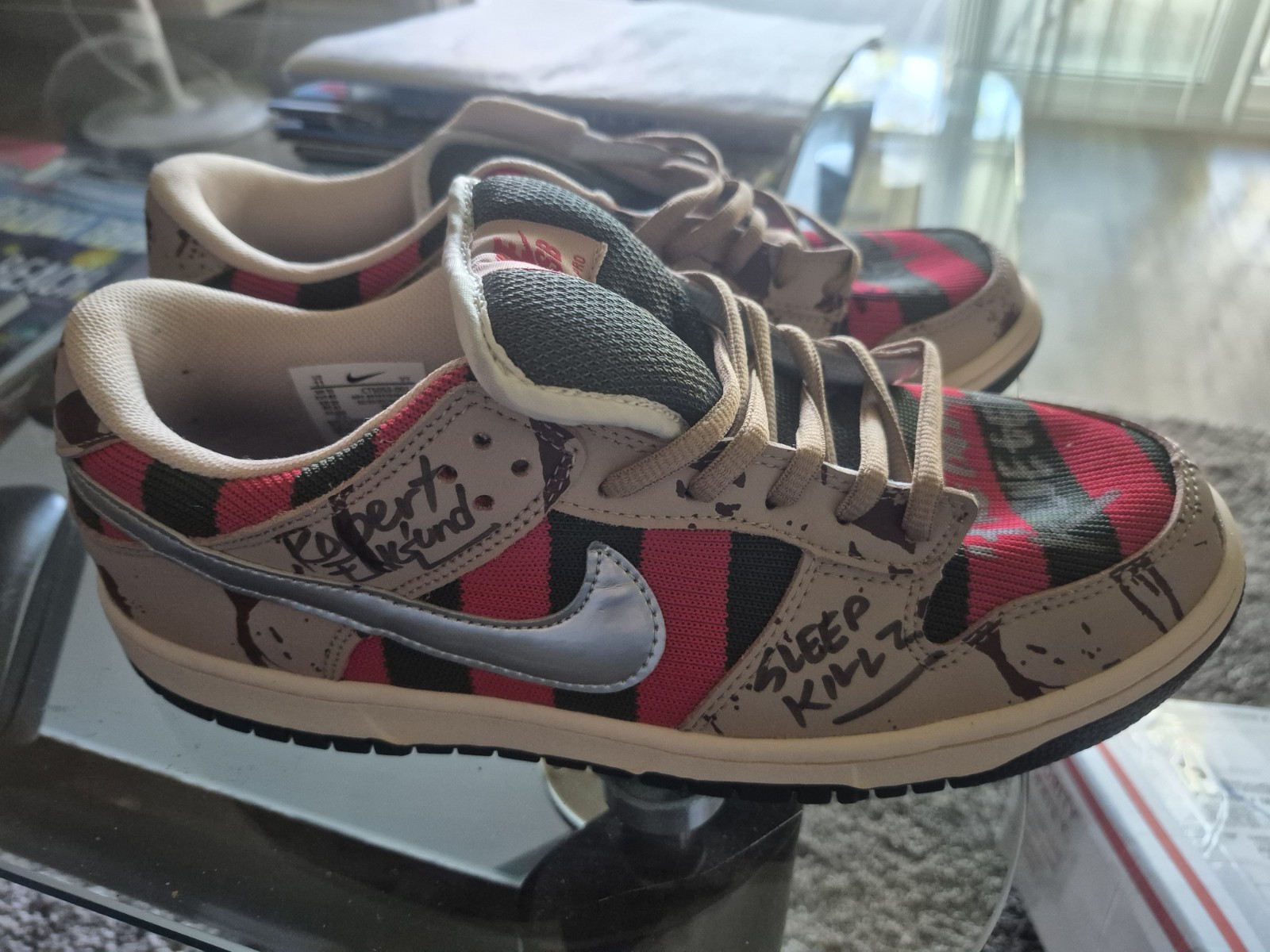 Nike SB Dunk Low Skateboarding Shoes Red Black Beige Graffiti