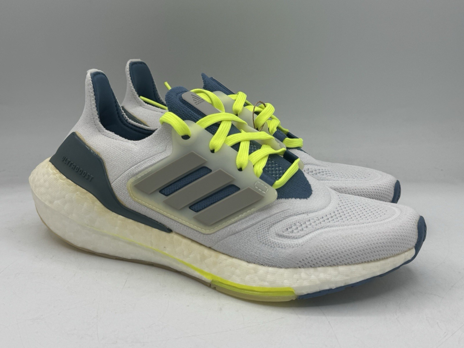 adidas UltraBoost 22 White Linen Green Mens Size 6/ Women’s Size 7
