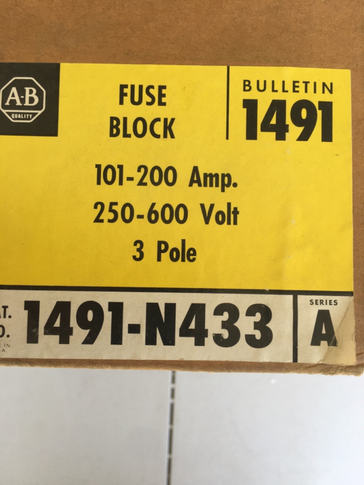 ALLEN BRADLY 1491-N433, 200 Amp Fuse Block (bin16)