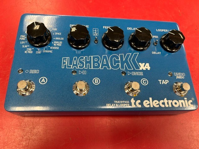 TC Electronic Flashback X4 Delay Looper Guitar Effect Pedal with True Bypass