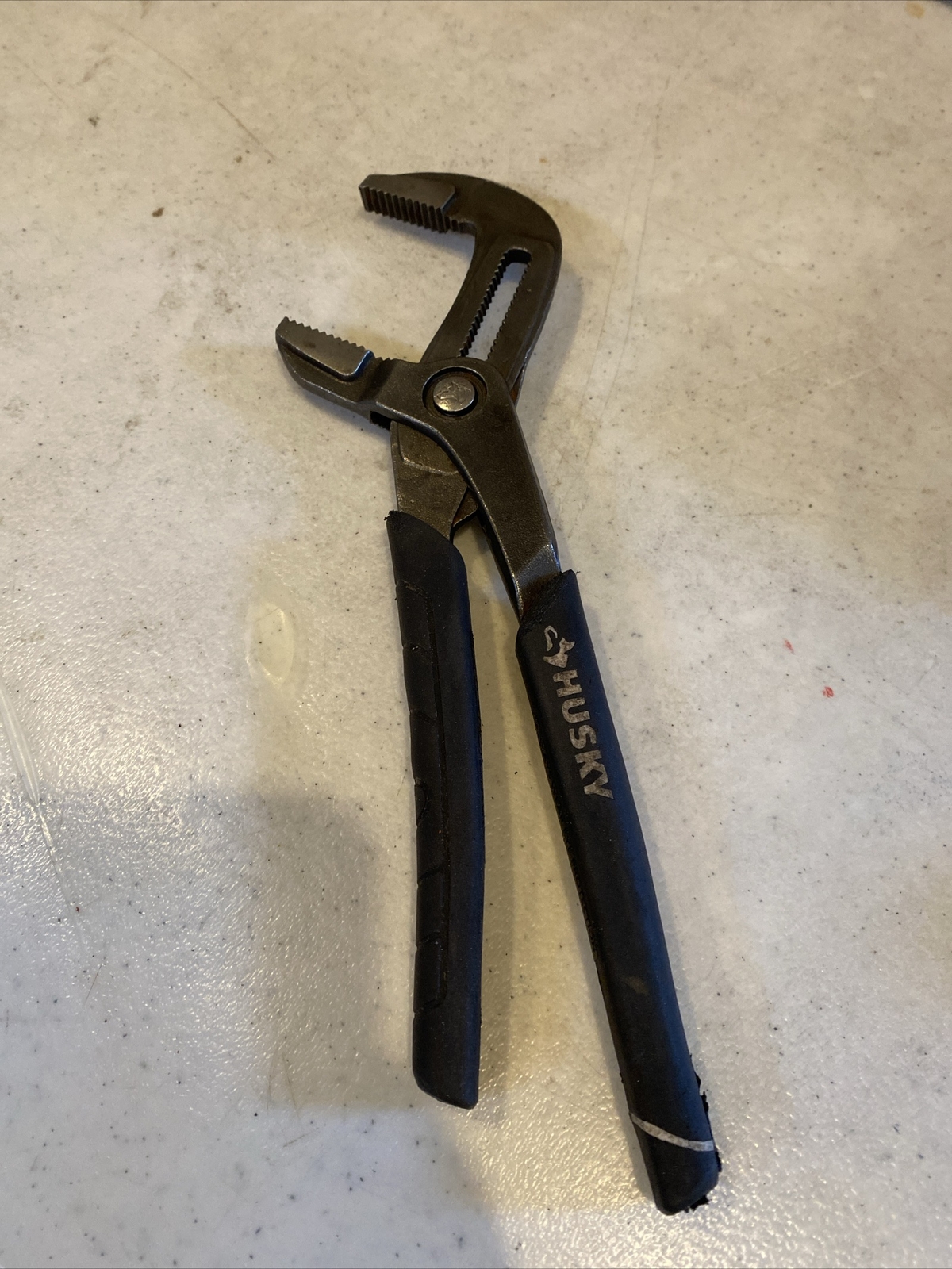HUSKY 8.5” SLIP JOINT PLIERS