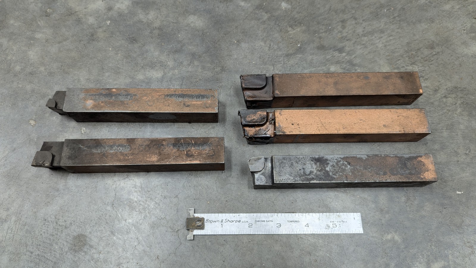 Lot of 5 Carboloy AL-16 370 1" carbide tipped lathe cutters, 2 new 3 used, bits
