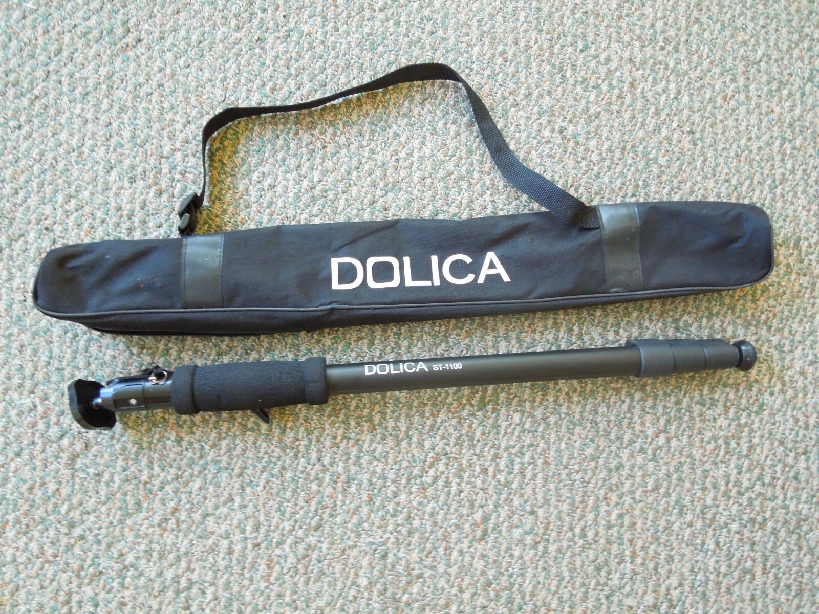 Dolica WT-1003 67-inch Lightweight Monopod (Black) 67 inch