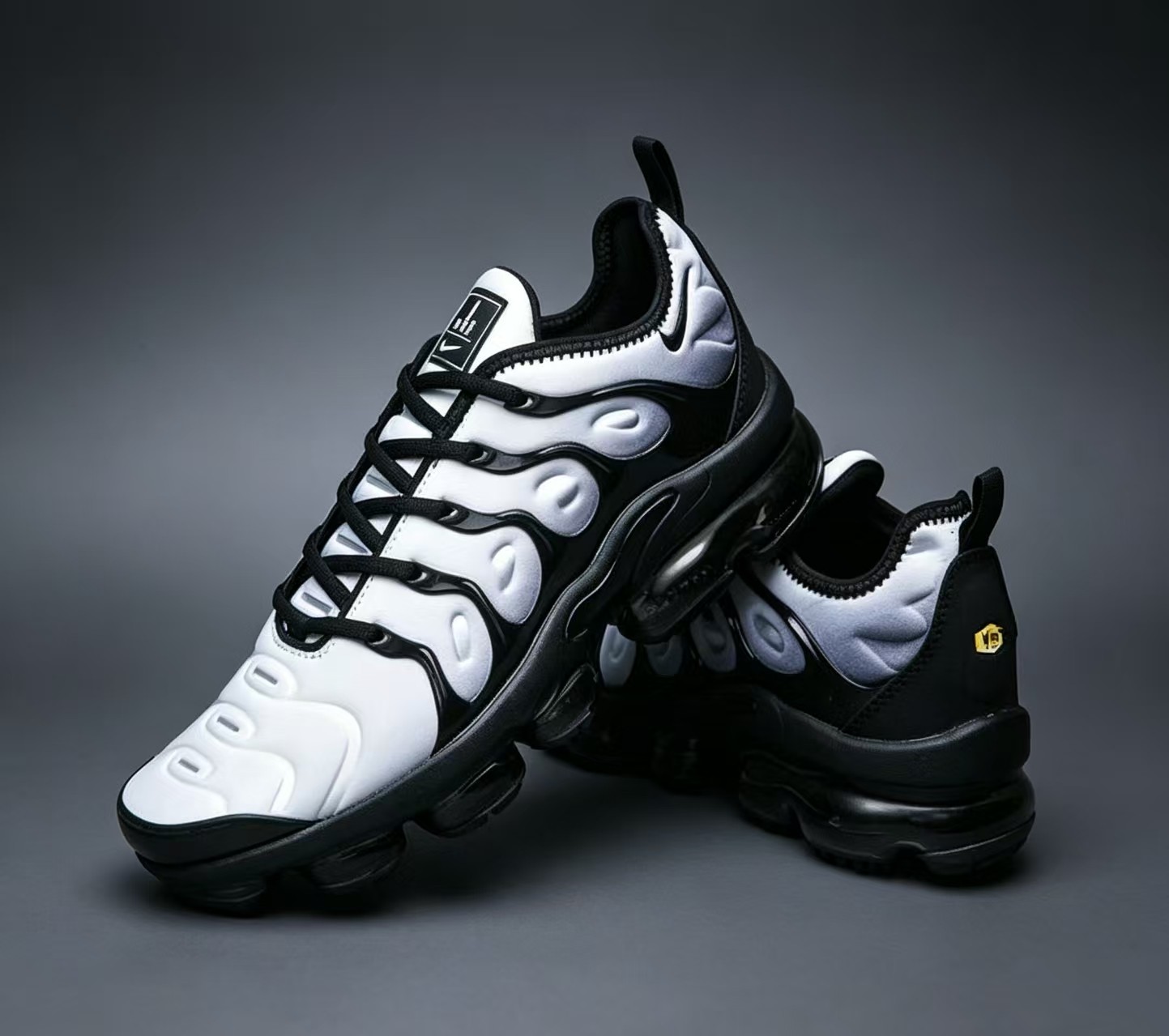 New Nike Air Vapormax TN Plus Men's White and Black Sneakers Running Shoes -