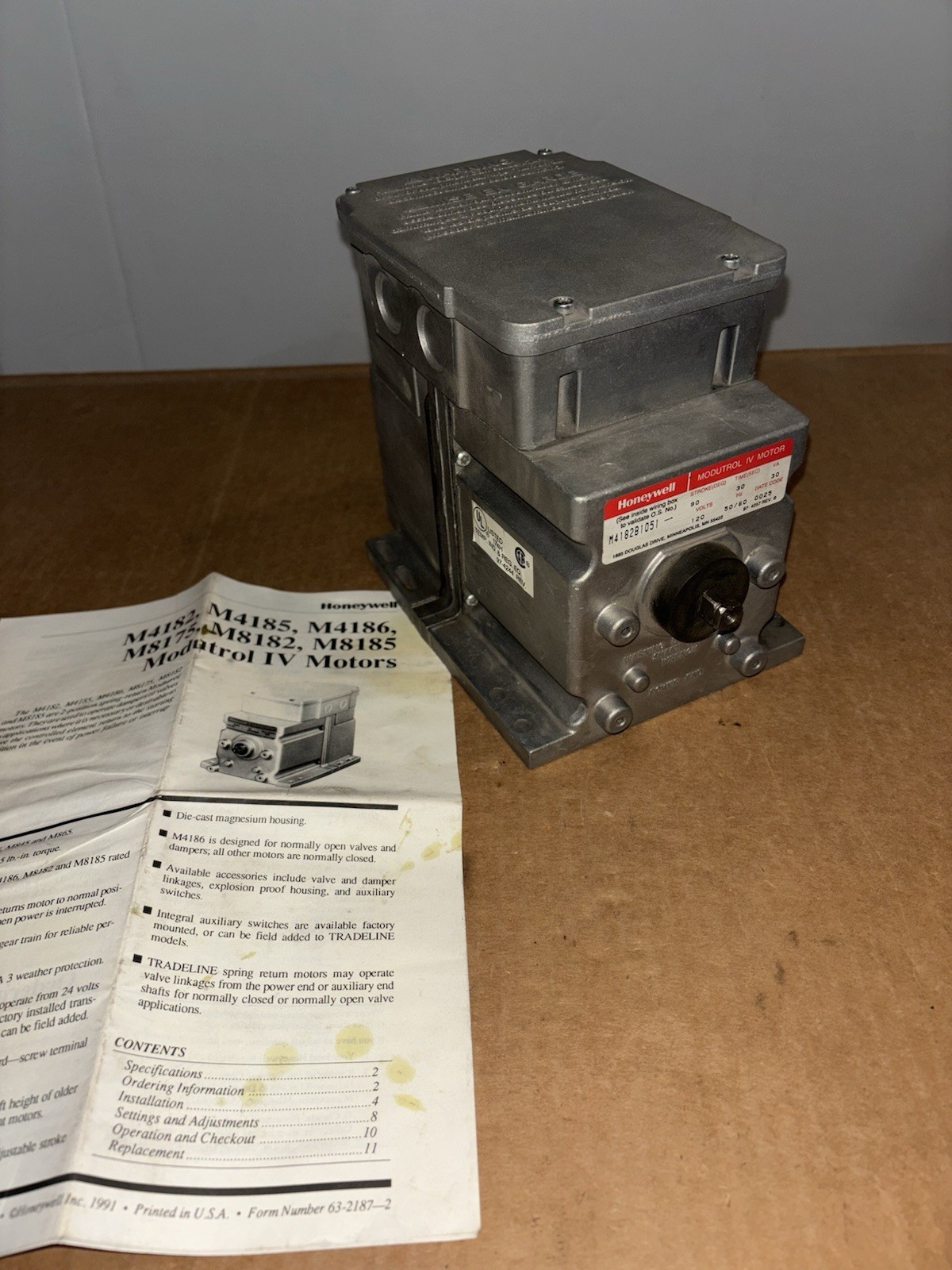 HONEYWALL MODUTROL IV MOTOR M4182B1051 120V, 90 deg stroke, 30 sec, 30 VA