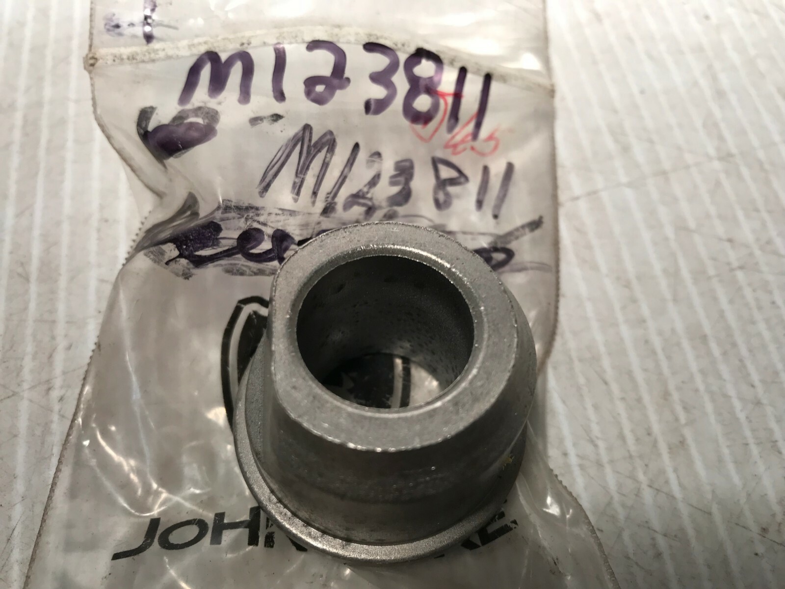 M123811  GENUINE John Deere   BUSHING   Replaces GX10059