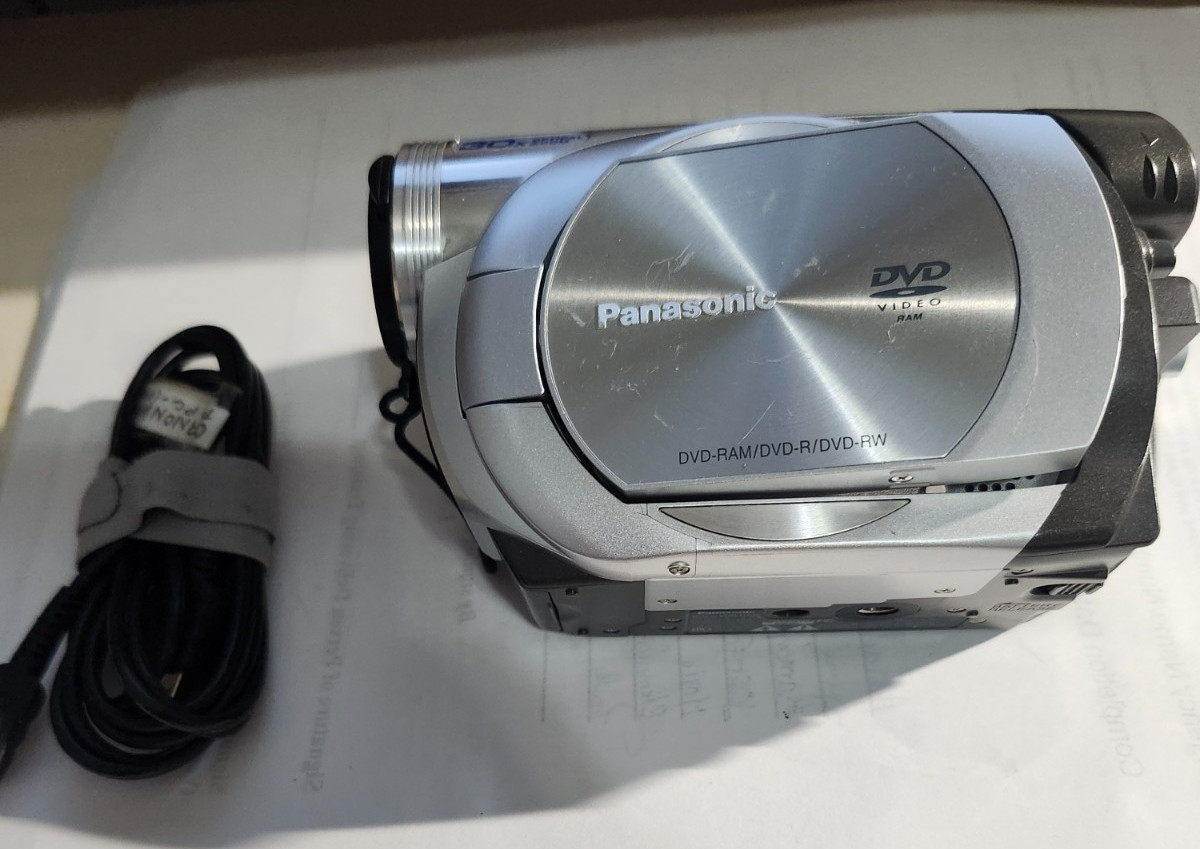 Panasonic DVD Camcorder 30x Optical Zoom Flip LCD SD DVD-RAM DVD-R Tested