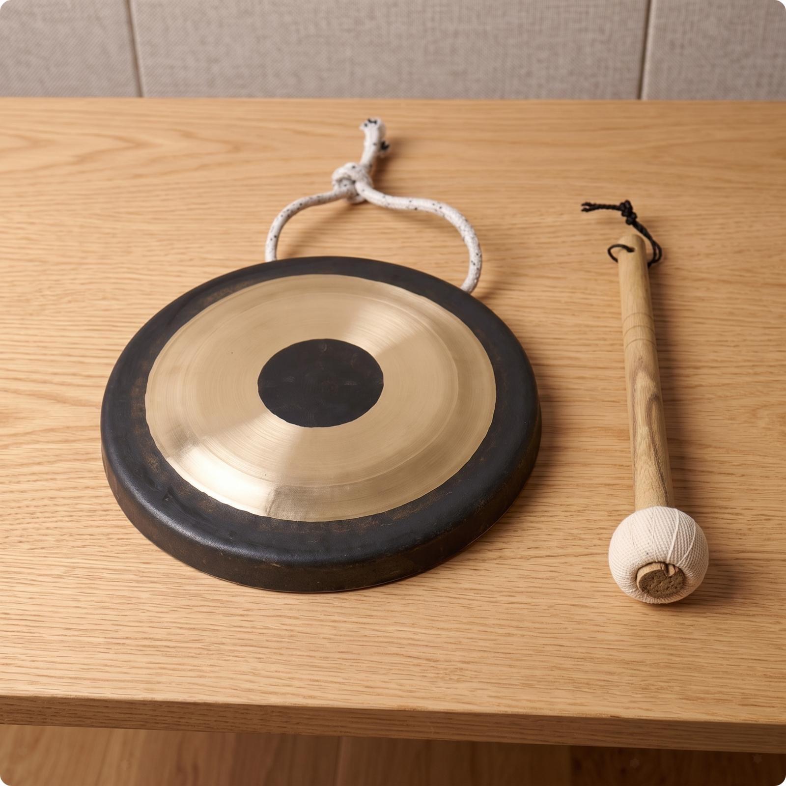 Flat brass gong with mallet, traditional gong for artists