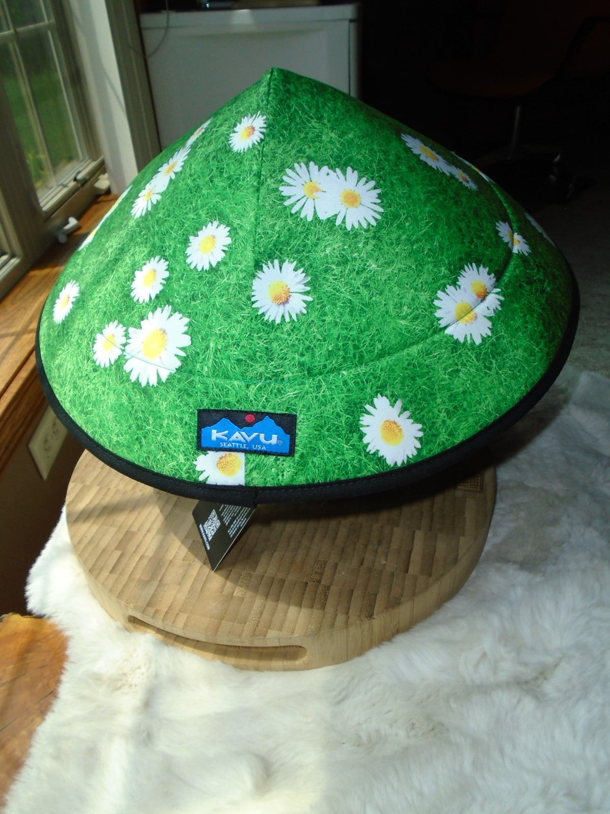 NWT Kavu Chillba Sun Rain Hat Unisex Adjustable Chin Strap Daisies NEW USA Made