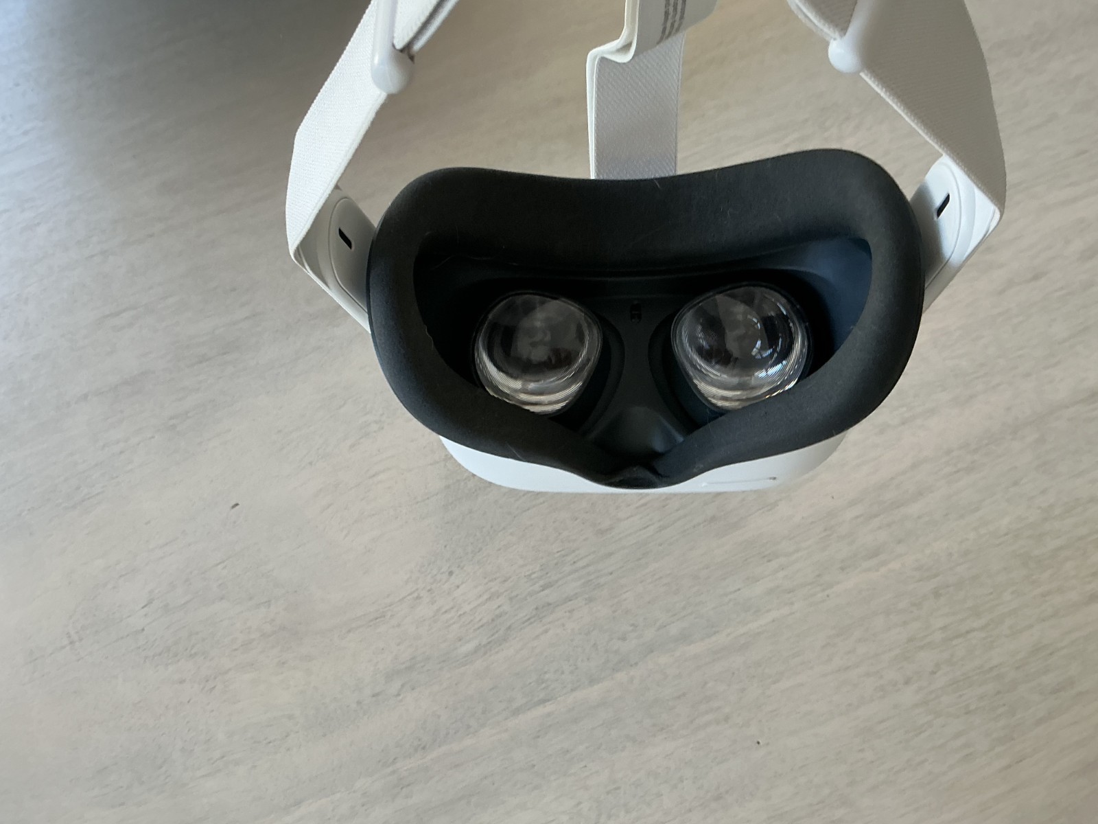 Meta Quest 2 Virtual Reality Headset 256GB Bundle Good Condition