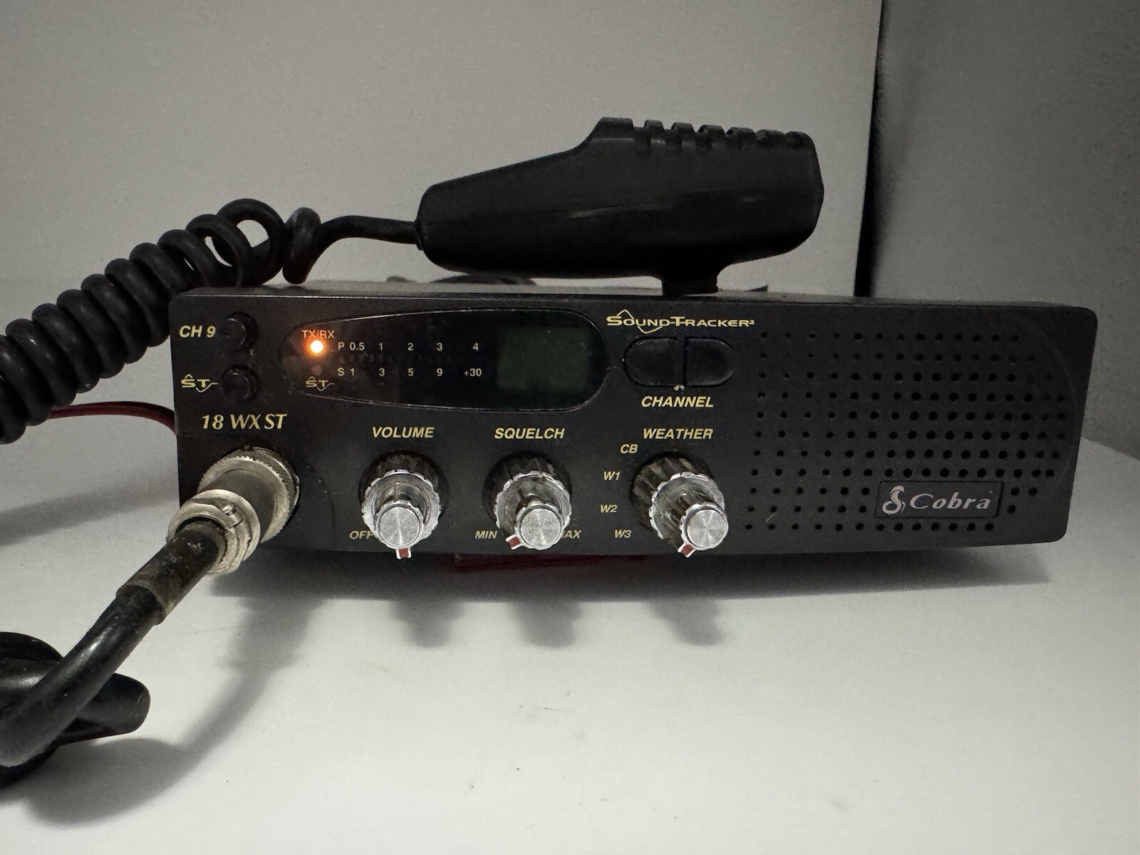 Cobra 18 WX ST 40 Channel CB Radio With Microphone Powers On -NOT TESTED-
