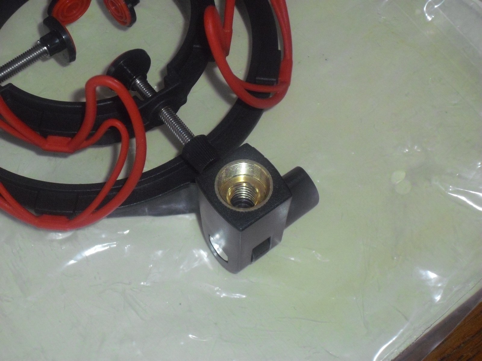 Suuntok Universal Microphone Shock Mount with Pop Filter for Condenser Mic. New