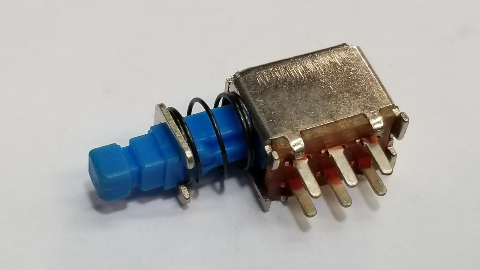 Micro Push switch, 6 pin latching, push on - push off, Bag of 25 pieces