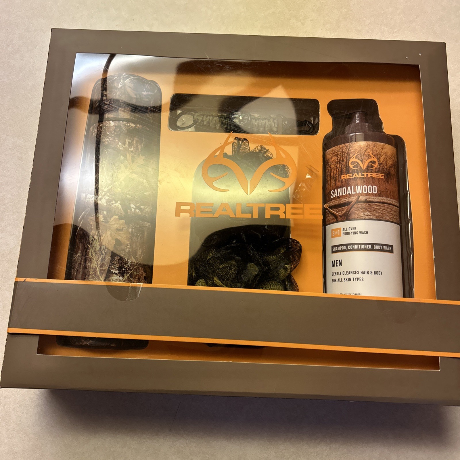 Realtree  Men’s Gift Set – 25oz Thermos 3 In 1 Sandalwood Loofas Compass