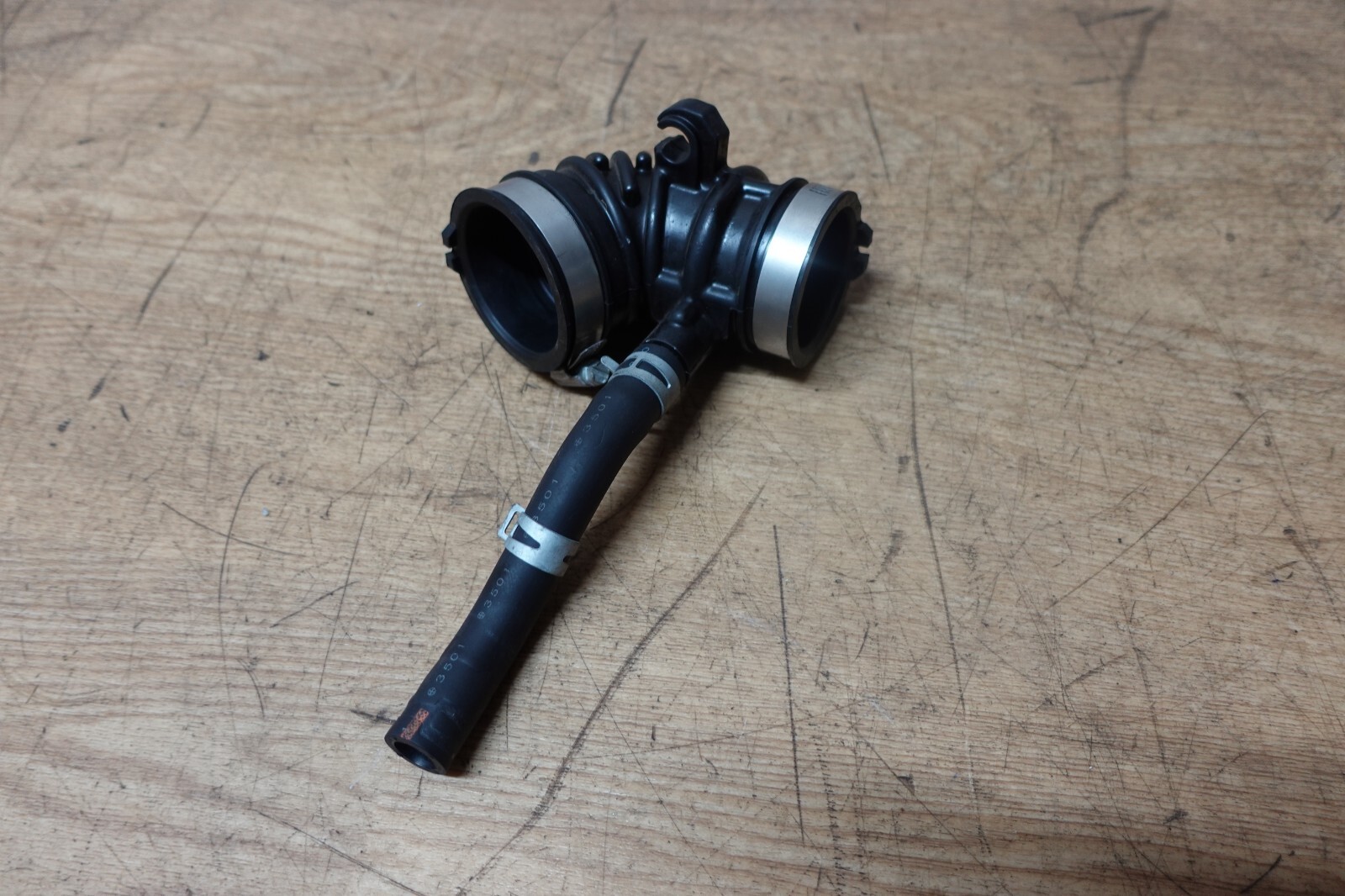 39492 H2D 2023 SUZUKI SWIFT SZ-T DUALJET MHEV 1.2 HYBRID AIRBOX INTAKE PIPE.