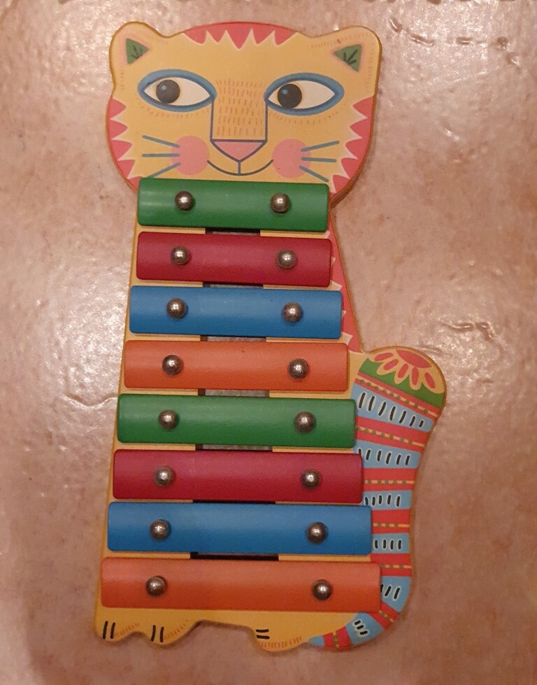 XYLOPHONE ON CAT BASE - PERFECT - MISSING CHOPSTICKS