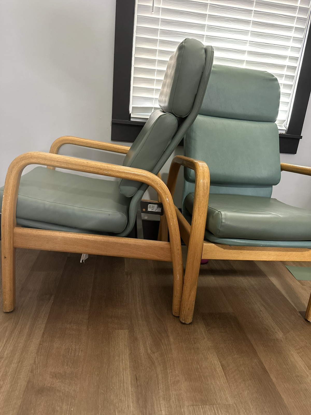 Vintage Hill Rom By Boltaflex Patient Chair With Removable Seat Coushion