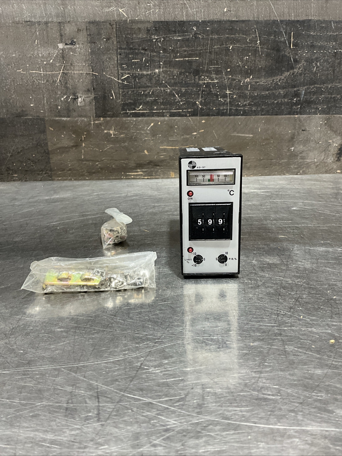 Gefran RD-97PD1T 599c Temperature Controller, RD97PD1T NOS