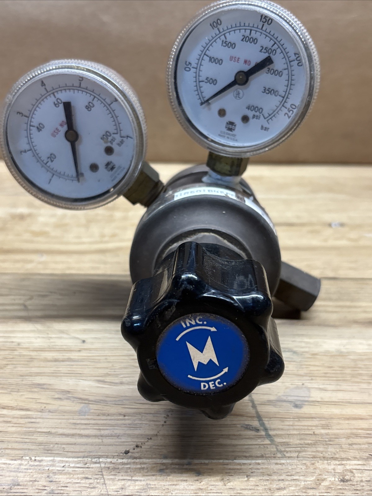 Veriflo Single-Stage Gas Regulator Two Gauge Used