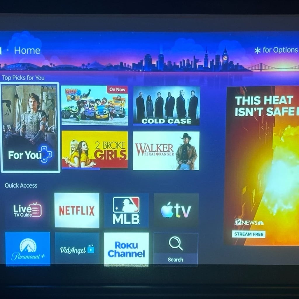 Hitachi CP-WU5505 Projector – Perfect for Movies, Sports & Game Days